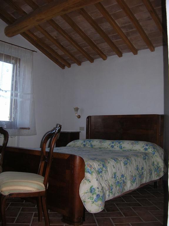 Casa Vacanze Porta Vecchia Montalcino Zimmer foto